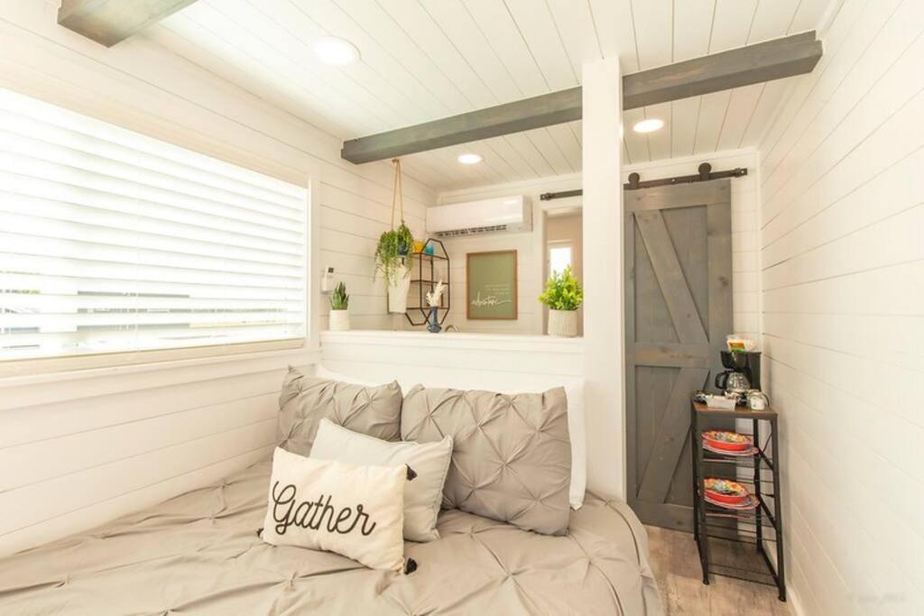 The Container Retreat @ 290 Wine Trail #10 Welcome Friends! Hye Екстер'єр фото