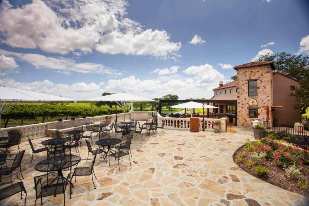 The Container Retreat @ 290 Wine Trail #10 Welcome Friends! Hye Екстер'єр фото